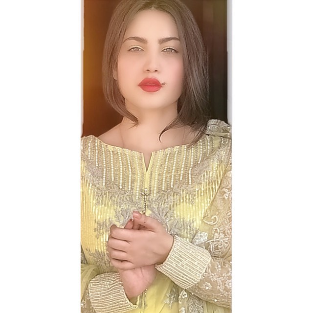 Actress Neelam Muneer Talks About Her Viral Dance Video