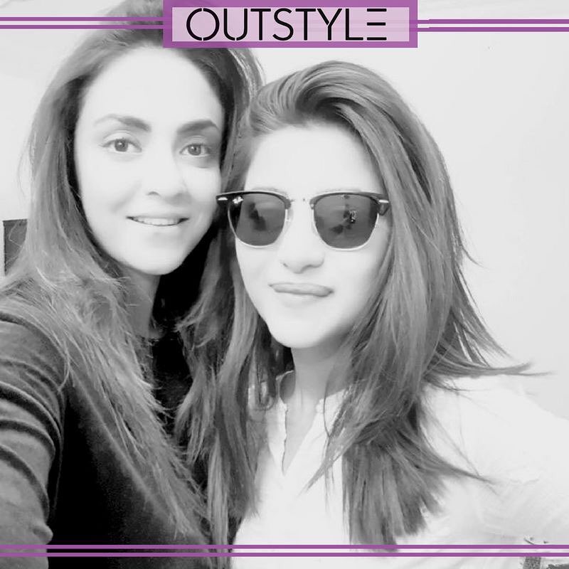 Cute Pictures of Nadia Khan with Friends at Work