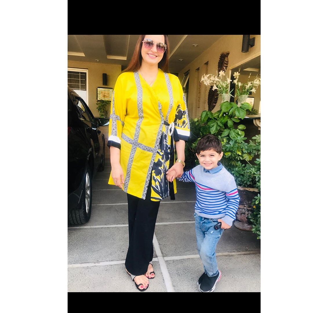 Sadia Faisal Beautiful Latest Pictures with Her Son