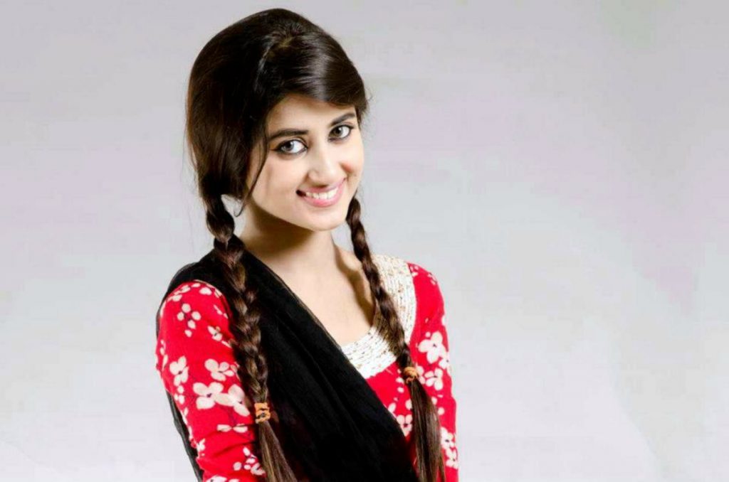 Sajal Aly Old Drama Looks - Top 10