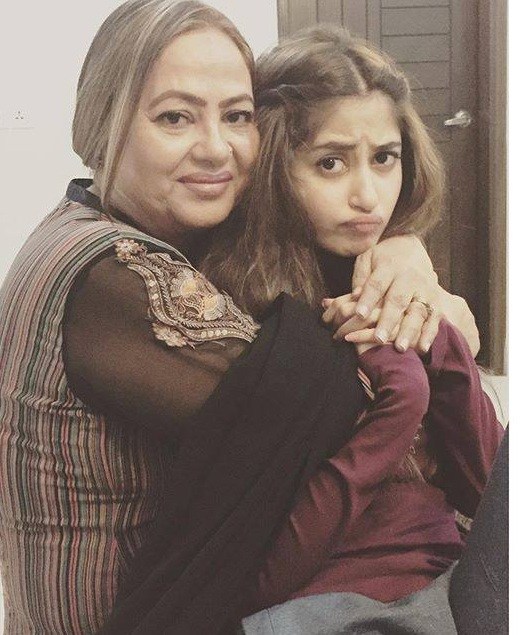 Sajal Aly Shares Adorable Picture With Her Mom