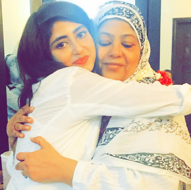 Sajal Aly Shares Adorable Picture With Her Mom