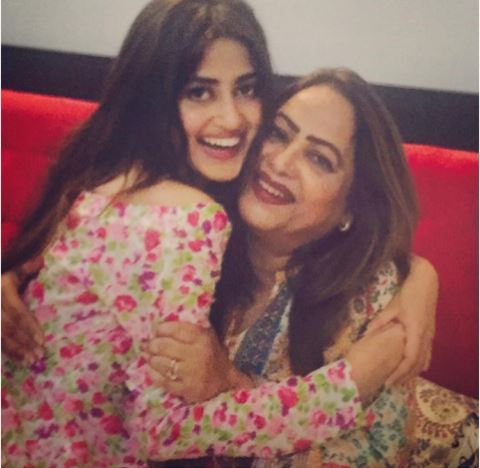 Sajal Aly Shares Adorable Picture With Her Mom