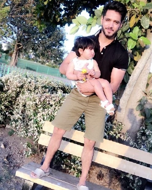 Adorable Pictures of Wahaj Ali with His Daughter