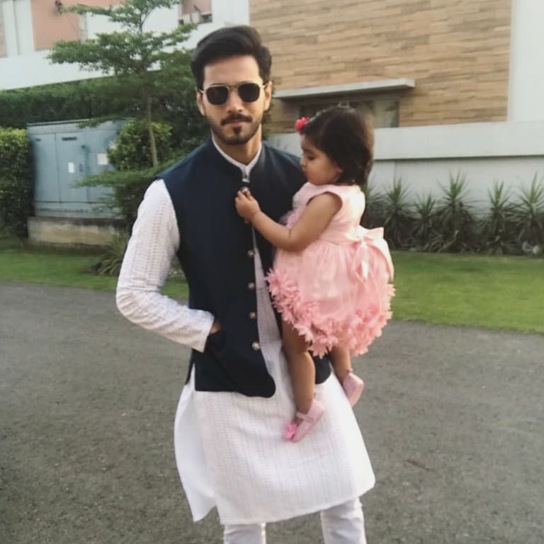 Adorable Pictures of Wahaj Ali with His Daughter