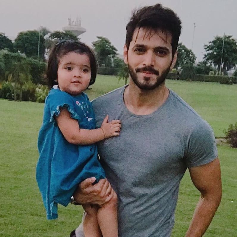 Adorable Pictures of Wahaj Ali with His Daughter