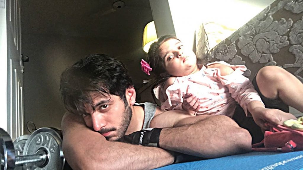 Adorable Pictures of Wahaj Ali with His Daughter