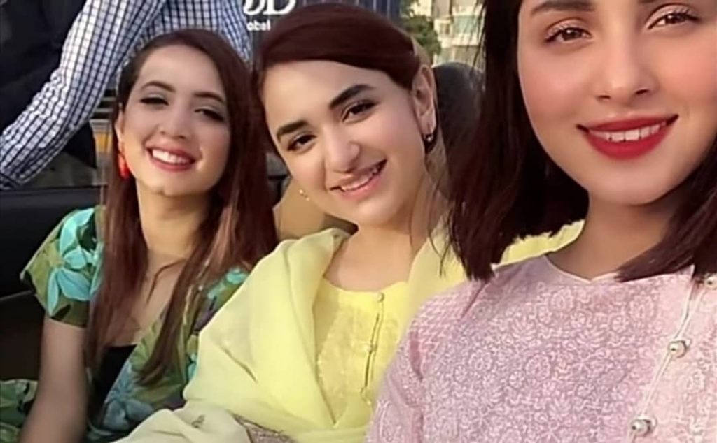 Some BTS Clicks From Yumna Zaidi's Drama Raaz-E-Ulfat