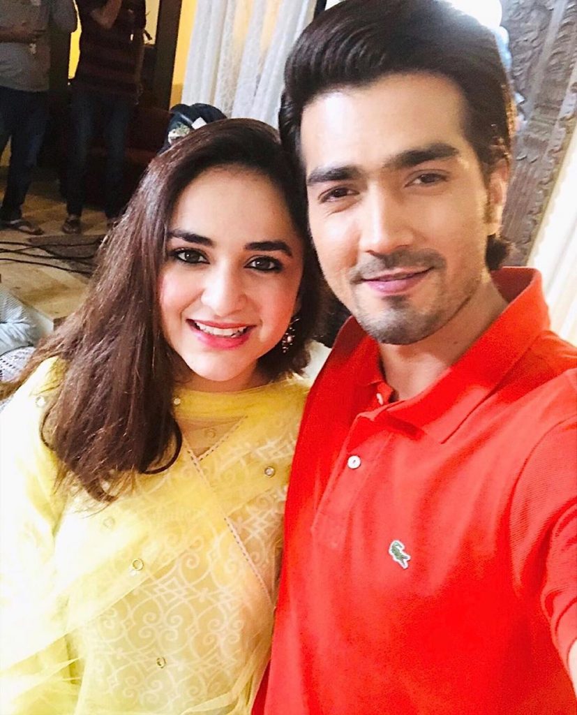 Some BTS Clicks From Yumna Zaidi's Drama Raaz-E-Ulfat