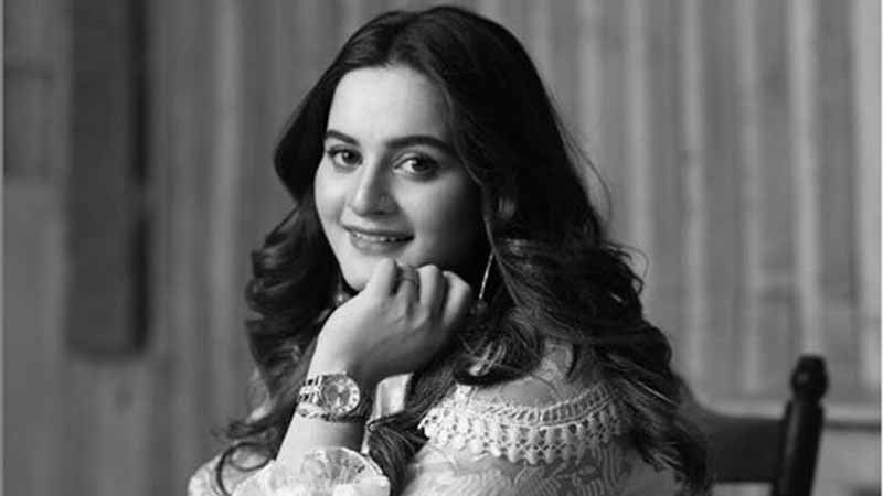 Pakistani Celebrities Slaying in Black and White Pictures - HD Wallpapers