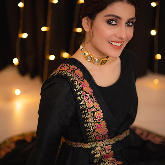 Sensational Pictures of Ayeza Khan in Black Color