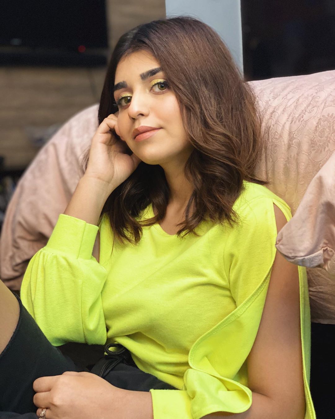 Actress Anumta Qureshi Beautiful Pictures from Instagram