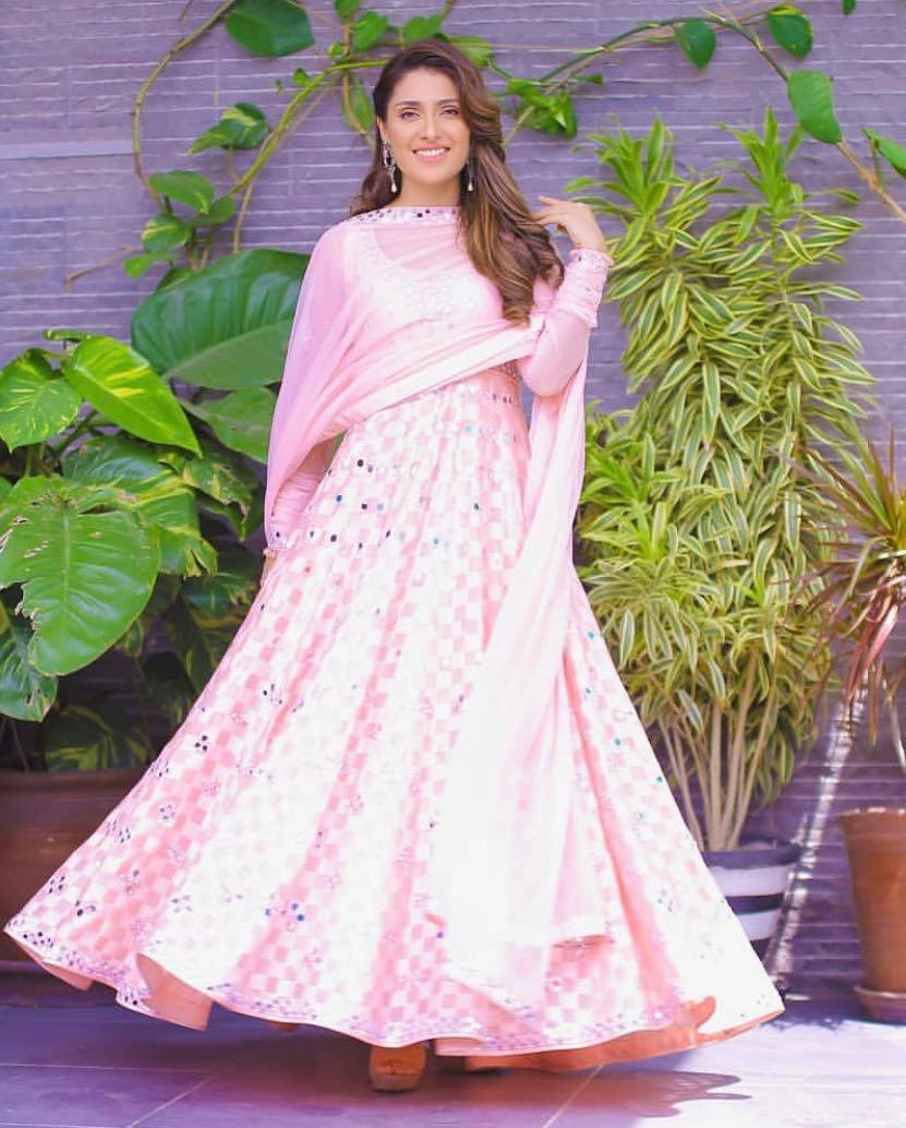 Ayeza Khan In Gorgeous Pink Dresses