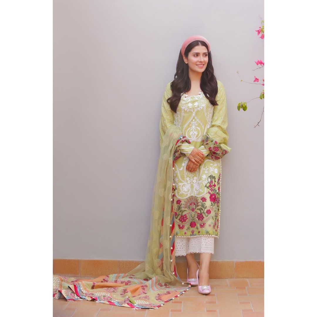 Photo Shoot Pictures of Beautiful Ayeza Khan