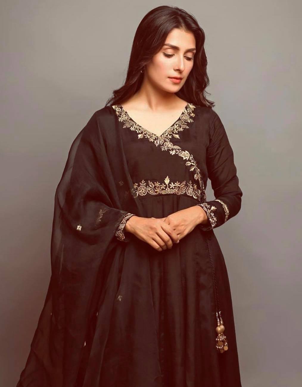 Top Pakistani Actresses In Beautiful Black Dresses