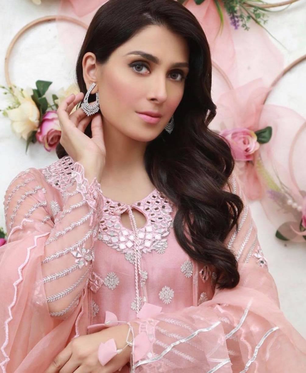 Ayeza Khan In Gorgeous Pink Dresses