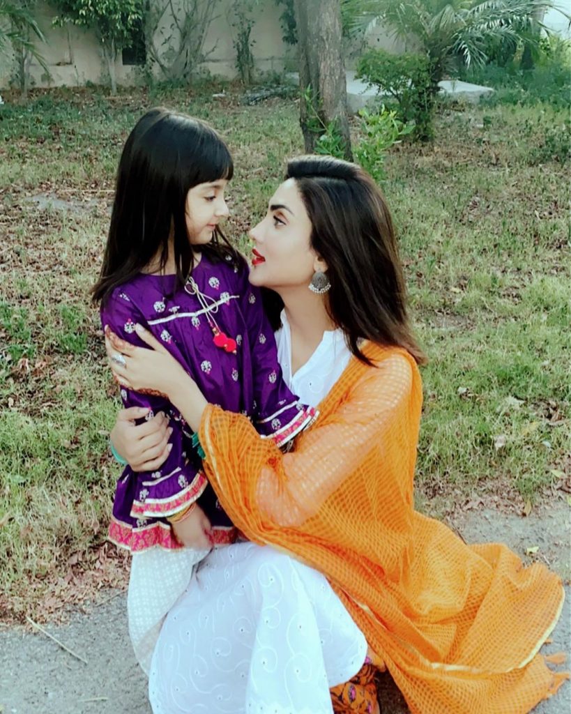 Cute Videos Of Fiza Ali And Daughter