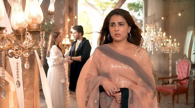 BTS Pictures Of Ahsan Khan Hina Altaf And Ushna Shah Drama Bandhay Ek 