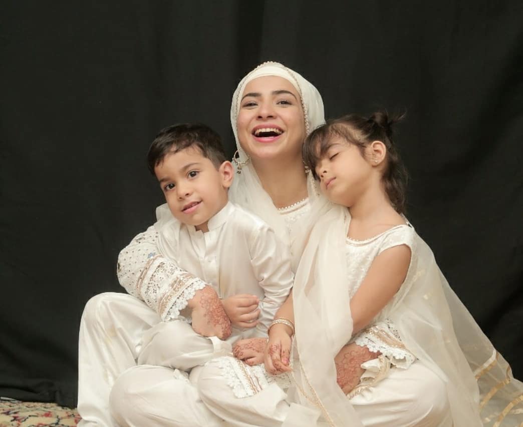 Beautiful Clicks of Dua Malik with her Family