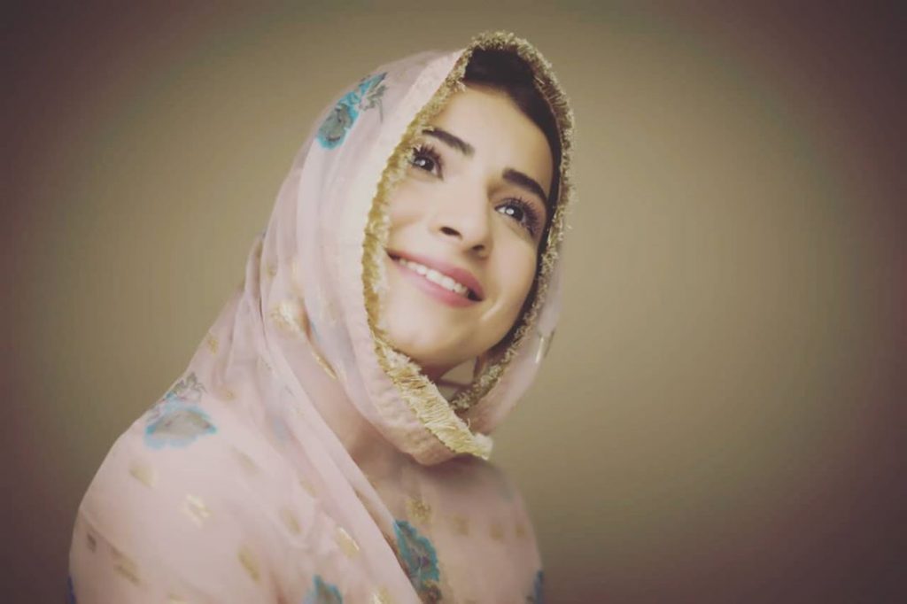 Dua Malik Sings 'O Laal Meri' In Her Beautiful Voice