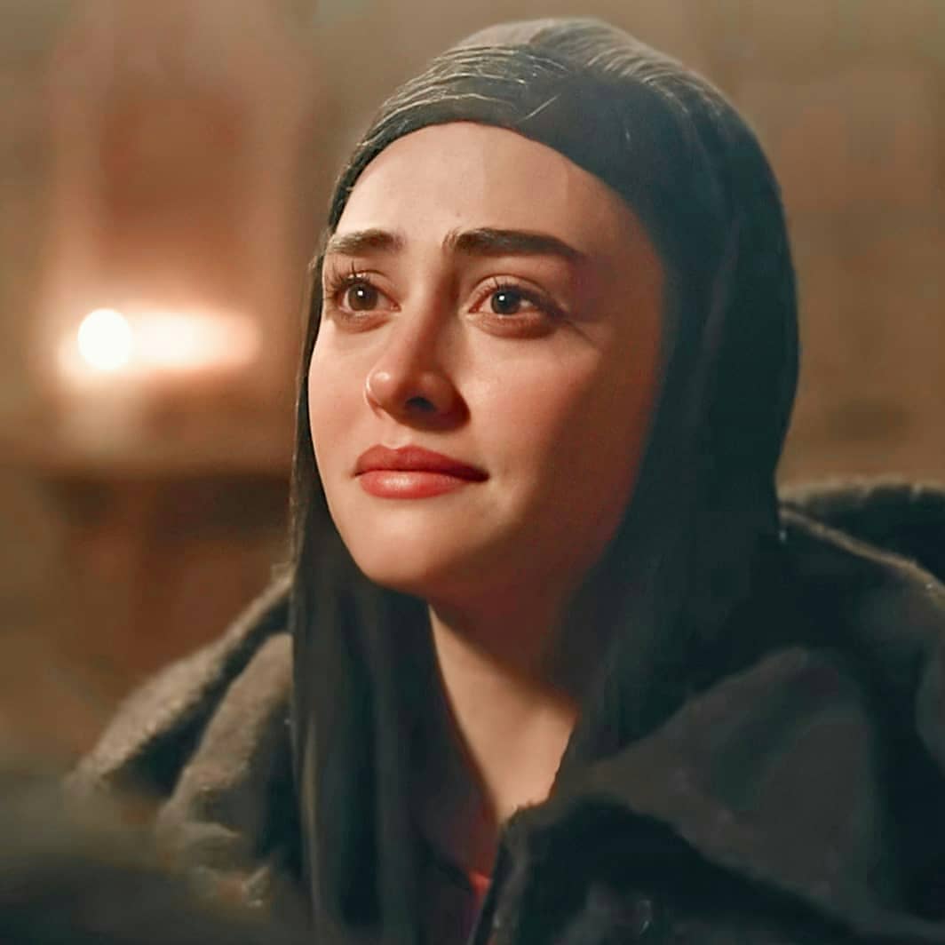 Esra Bilgiç Aka Halima Sultan's 10 Beautiful Looks from Dirilis Ertugrul