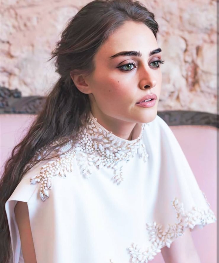 Esra Bilgic Looks Drop Dead Gorgeous In Latest Shoot | Reviewit.pk