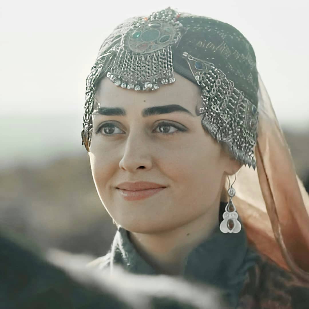 Esra Bilgiç Aka Halima Sultan 2