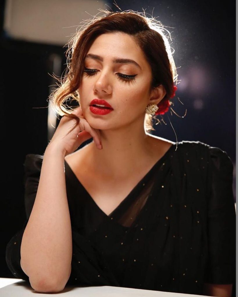 Here's Why Pakistani Actresses Are Jealous From Mahira Khan