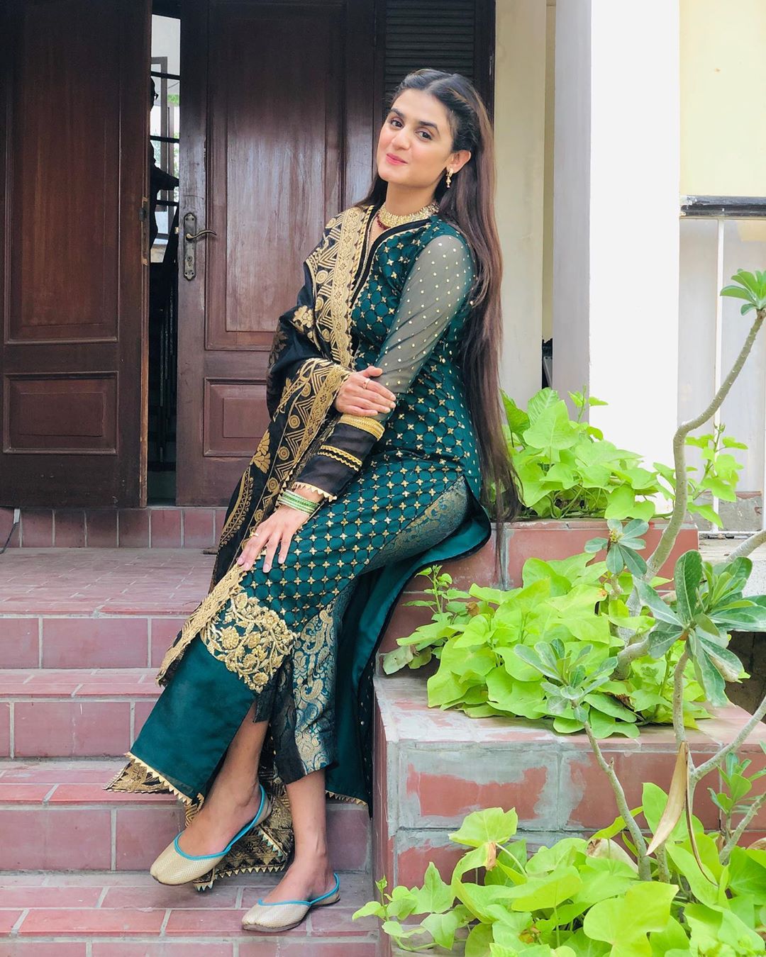 Actress Hira Mani Looking Gorgeous In Her Latest Pictures Reviewit Pk