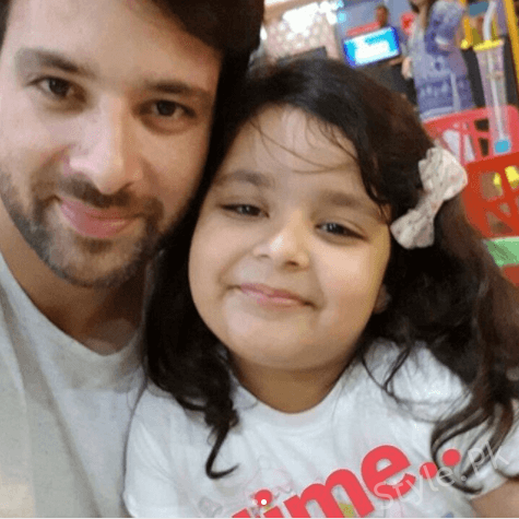 Mikaal Zulfiqar Beautiful Clicks with his Family