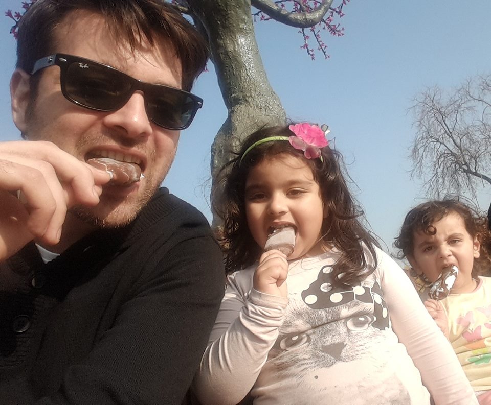 Mikaal Zulfiqar Beautiful Clicks with his Family