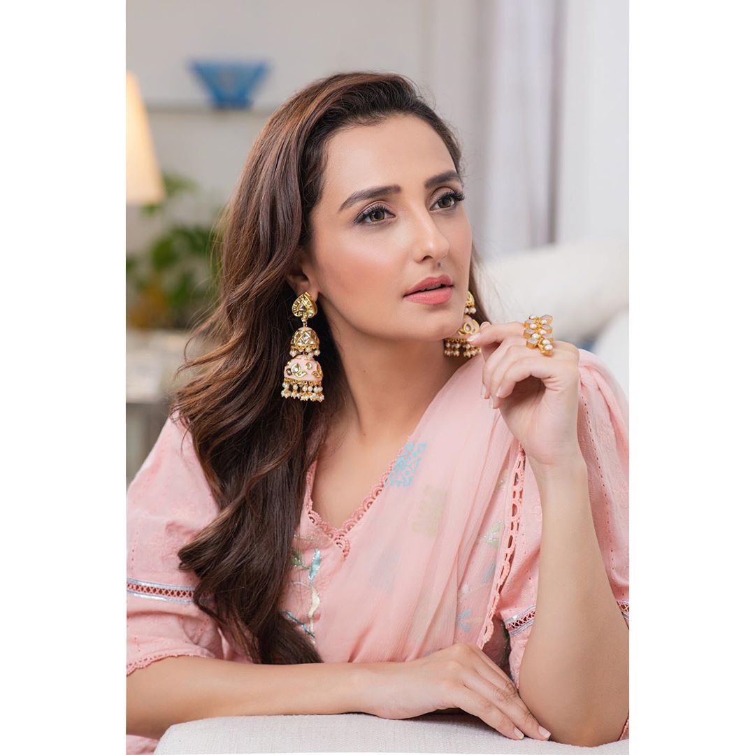 Actress Momal Sheikh Latest Beautiful Photoshoot