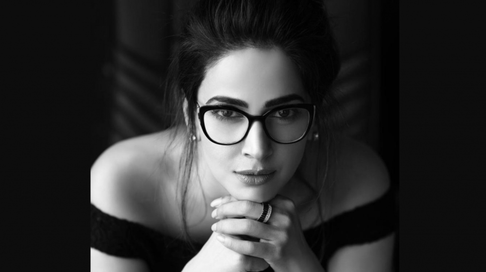 Pakistani Celebrities Slaying in Black and White Pictures - HD Wallpapers