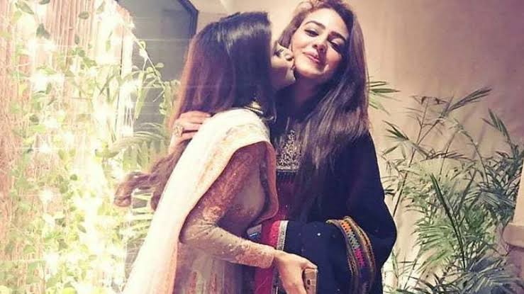 Zara Noor Abbas Sings A Beautiful Song For BFF Sajal Aly