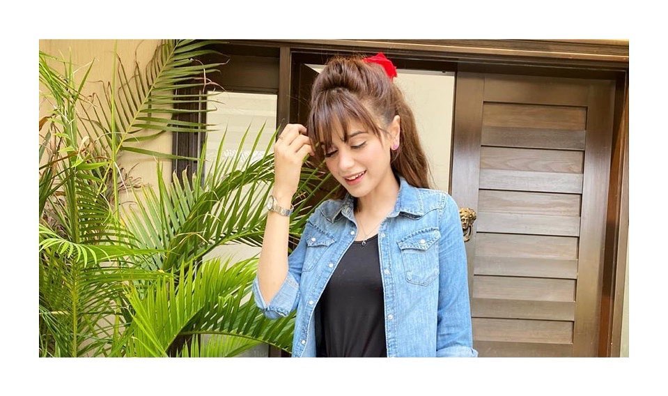 Aima Baig is a True Poser – Best Pictures in High Quality