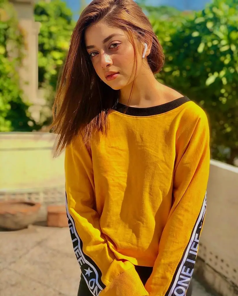 Alizeh Shah Looking Stunning In New Hair Color And Hair Style