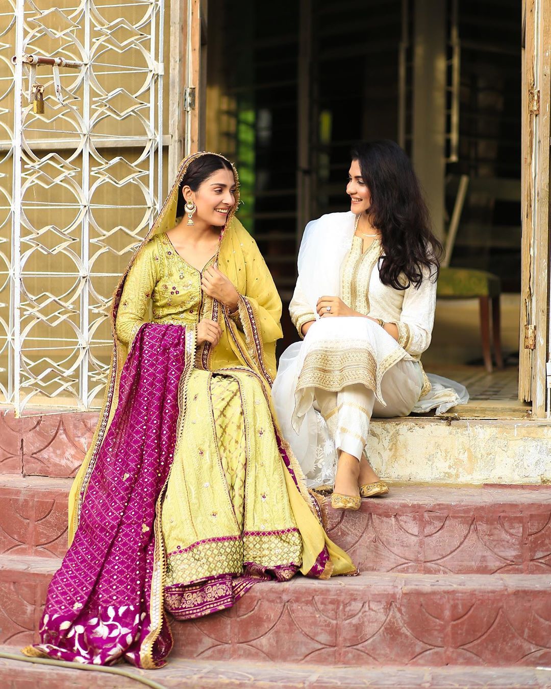 Ayeza Khan on the Sets of her Drama Mehar Posh