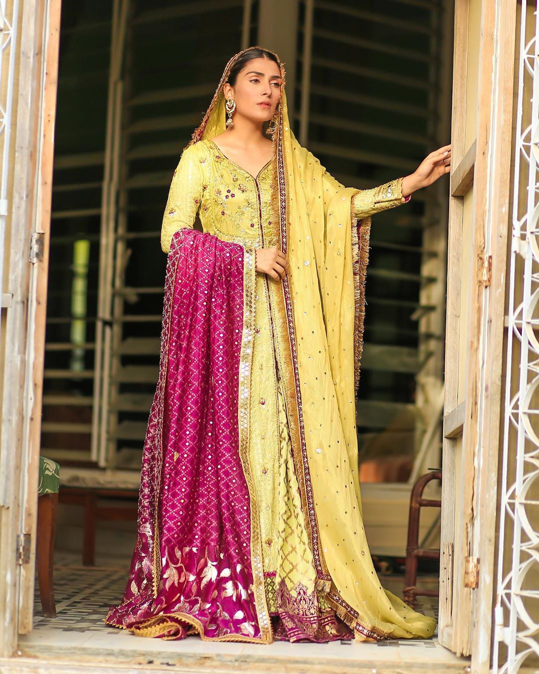 Ayeza Khan on the Sets of her Drama Mehar Posh
