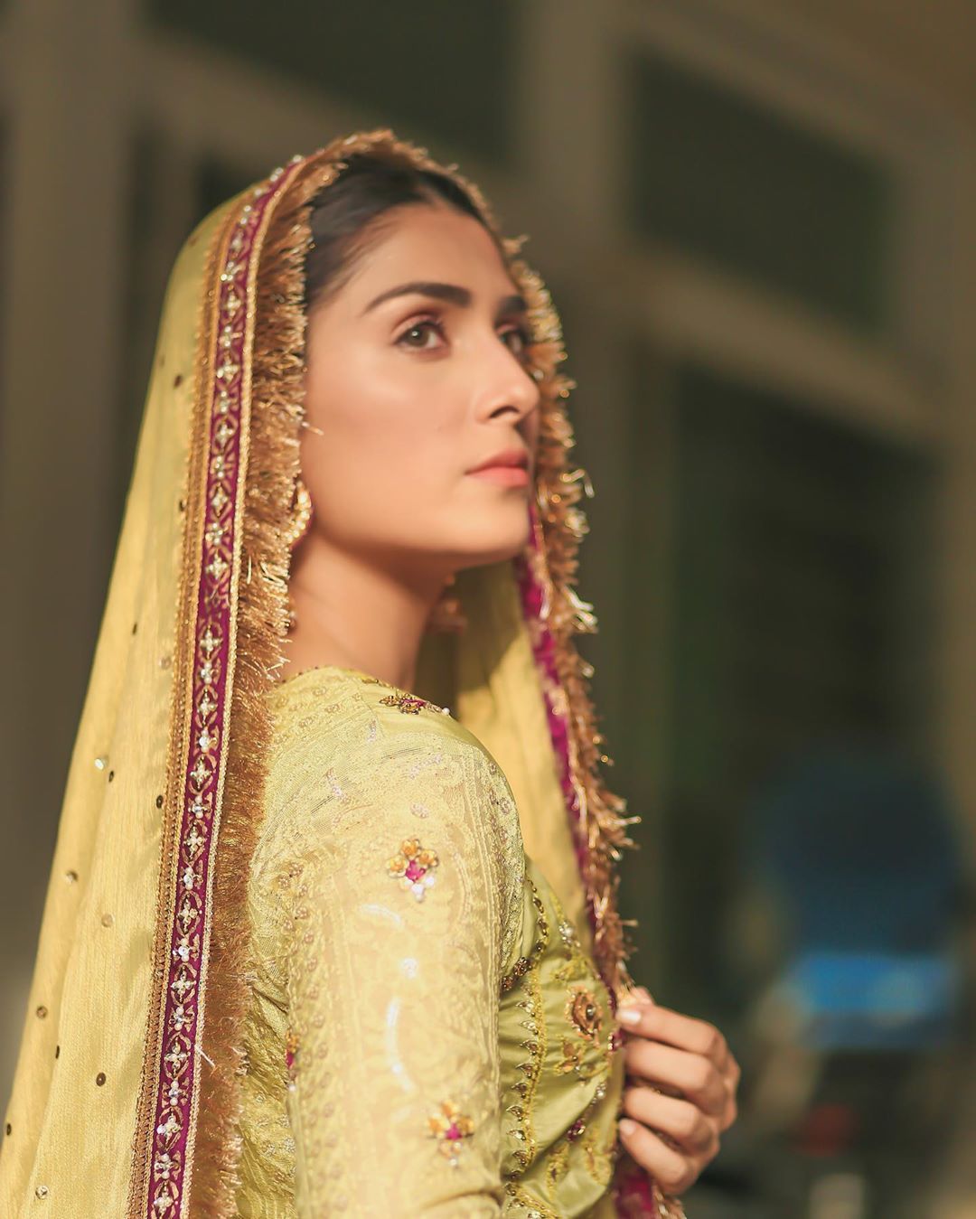 Ayeza Khan on the Sets of her Drama Mehar Posh