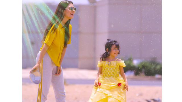 Ayeza Khan Is A Super Mom And Here's Why