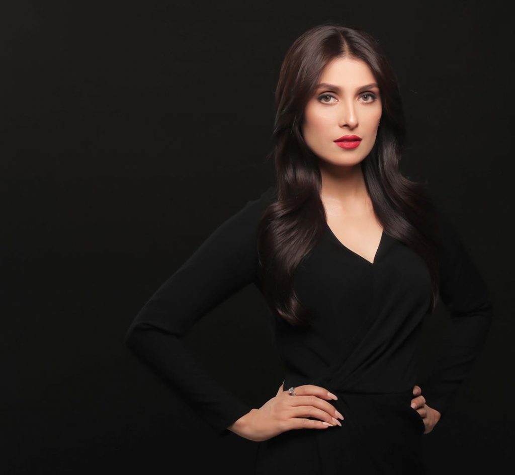 Sensational Pictures of Ayeza Khan in Black Color