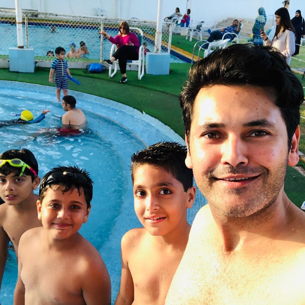 Lovely Pictures of Fahad Mirza with His Family