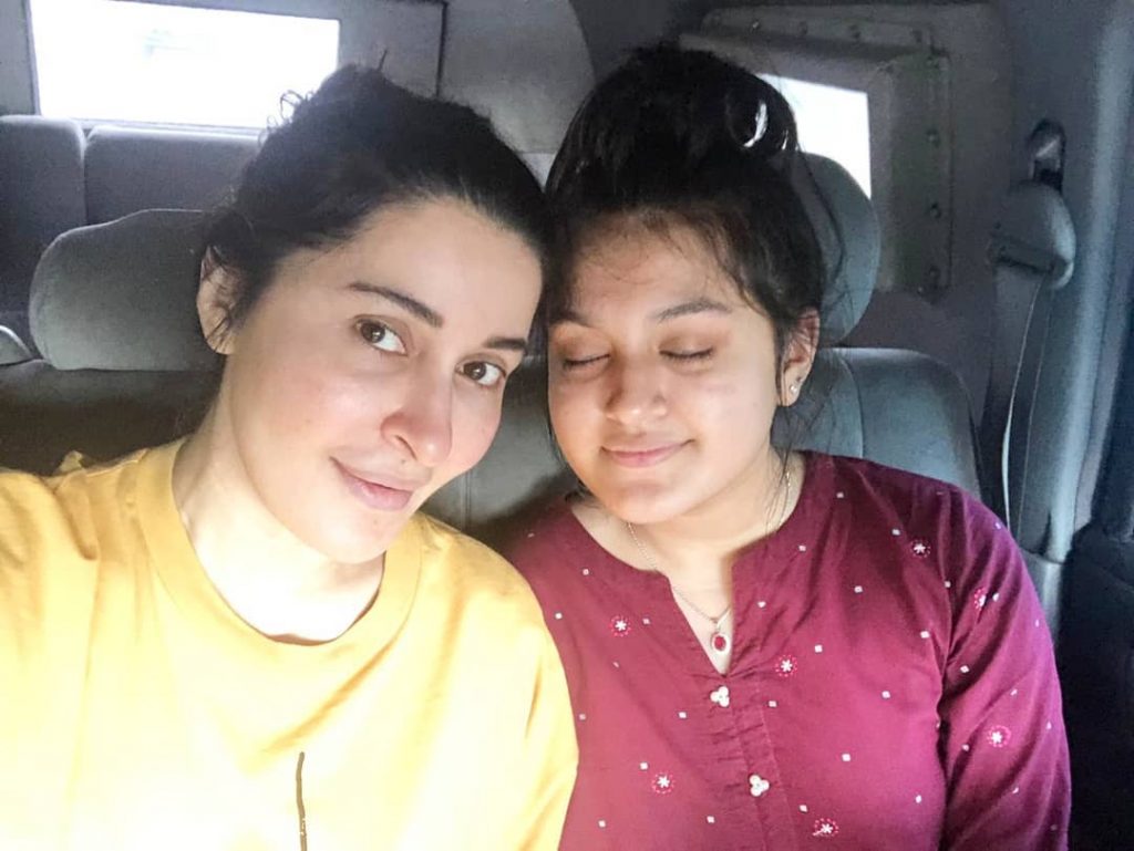 Lovely Pictures of Shaista Lodhi with her Immediate Family