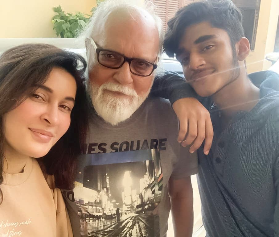 Lovely Pictures of Shaista Lodhi with her Immediate Family