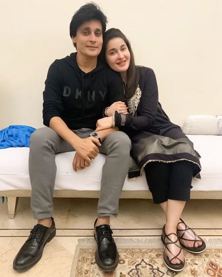 Lovely Pictures of Shaista Lodhi with her Immediate Family | Reviewit.pk