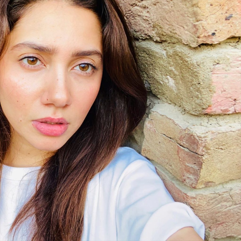 Amazing Pictures of Mahira Khan Without Filters
