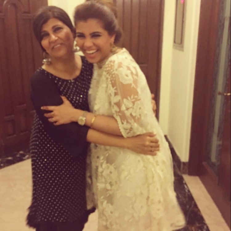 Beautiful Pictures of Mina Tariq With Mommy Rubina Ashraf