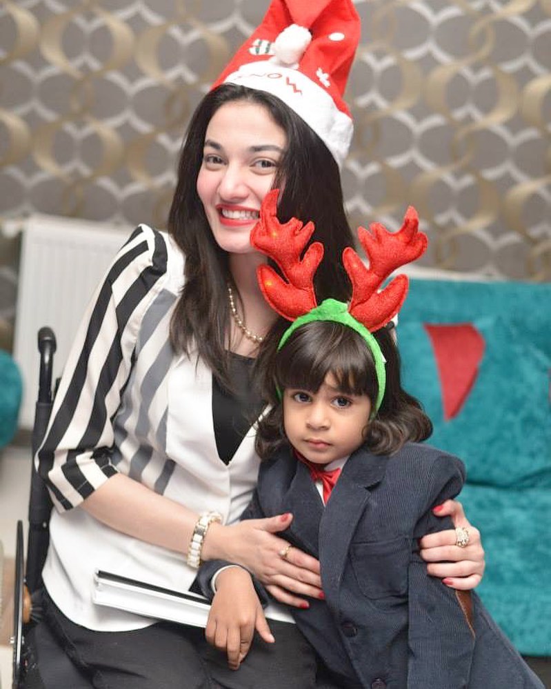 Unseen Pictures of Muniba Mazar with Her Son