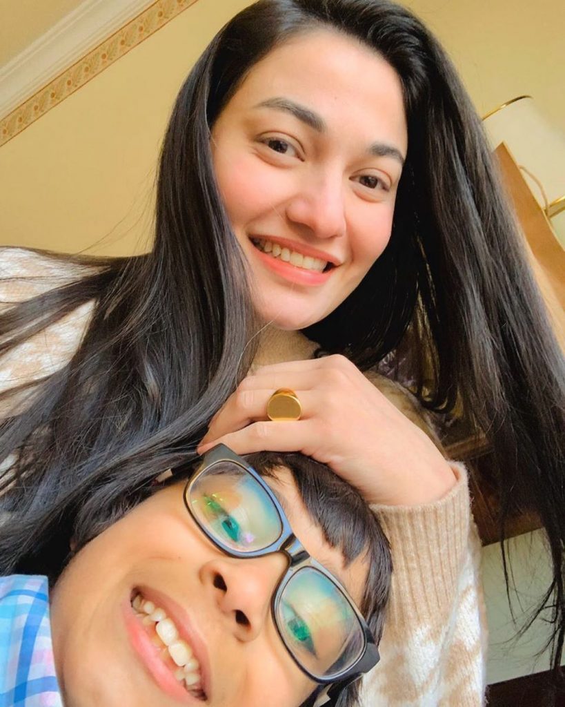 Unseen Pictures of Muniba Mazar with Her Son