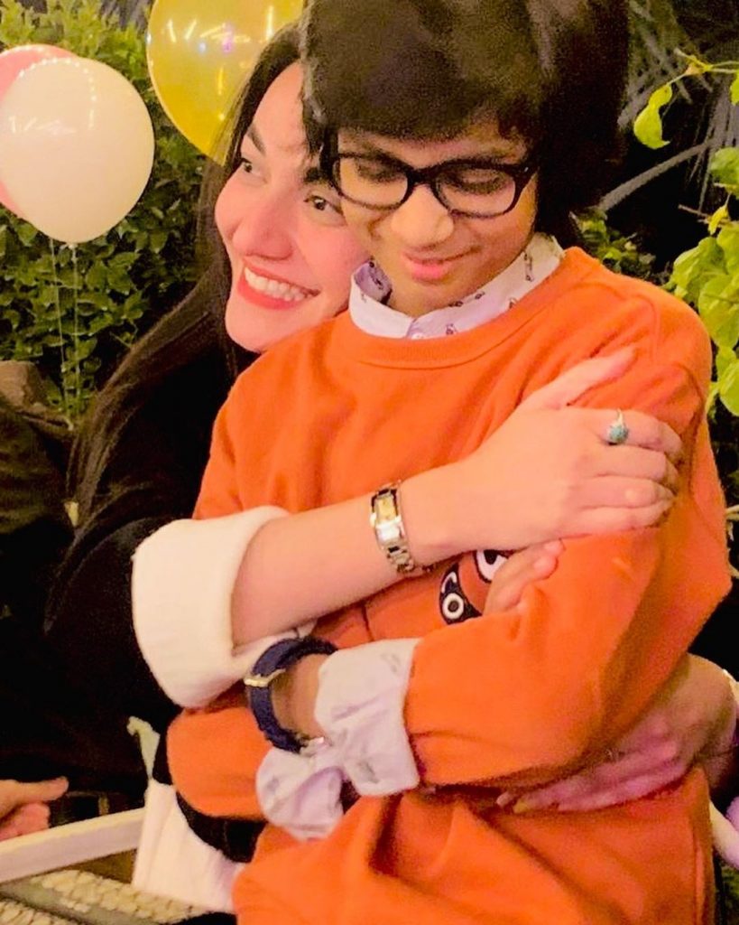 Unseen Pictures of Muniba Mazar with Her Son